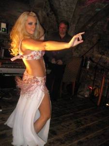 Isabella Bliss belly dancing